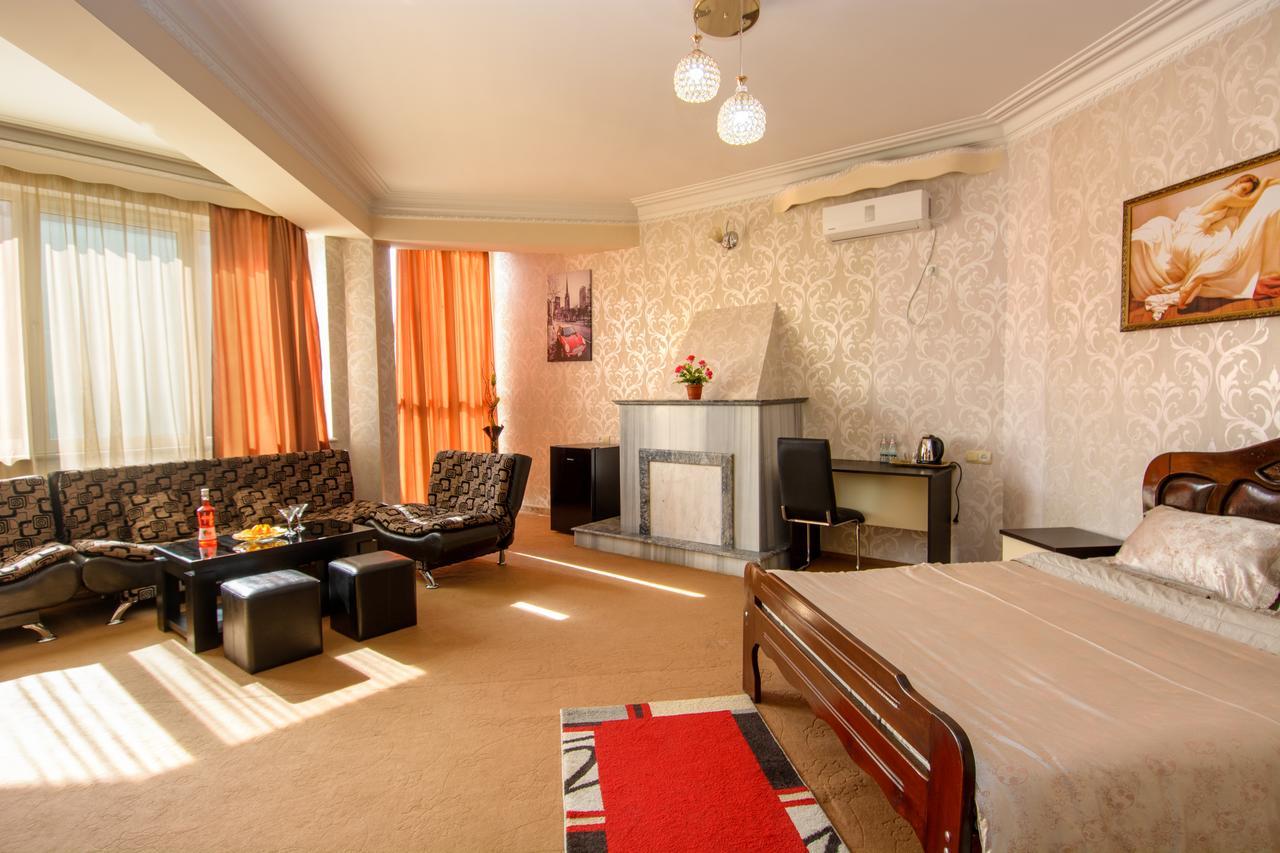 טביליסי Silk Road Hotel מראה חיצוני תמונה