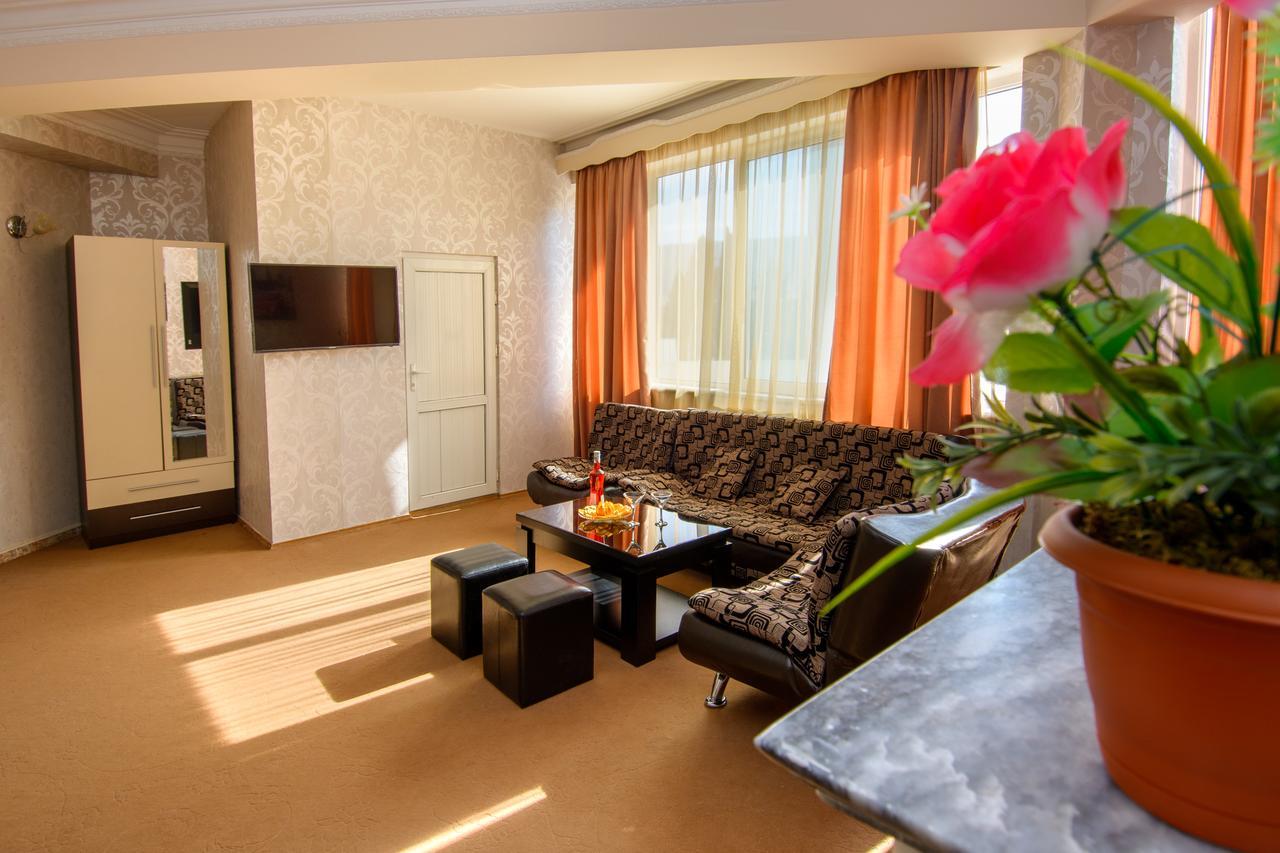 טביליסי Silk Road Hotel מראה חיצוני תמונה